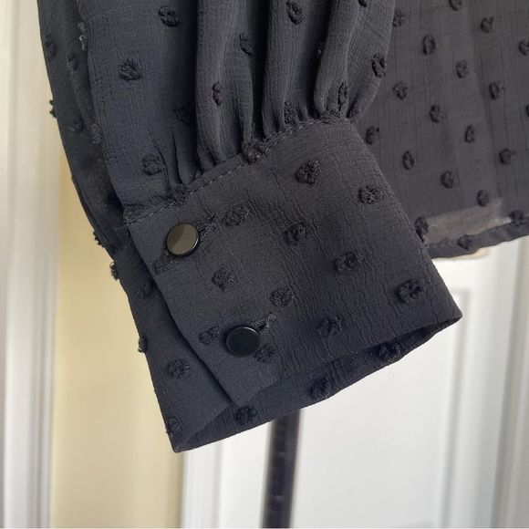 Cece NWT Medium Black Poka Dot Texture Layered Ruffled V-Neck Blouse Button Cuff - Picture 4 of 13